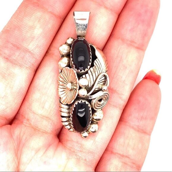 Sterling Onyx Cuff and Pendant Set - Picture 3 of 8